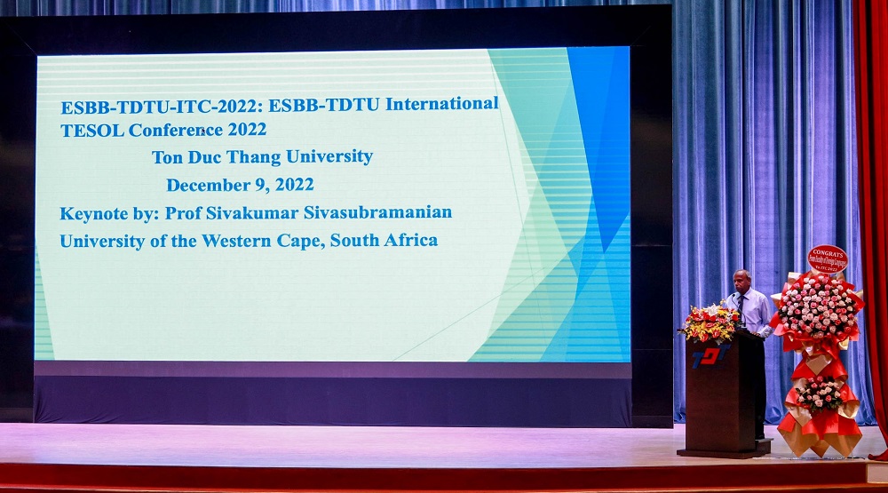 Prof. Vijay S. Thakur, Dhofar University giving the keynote speech at the Conference.