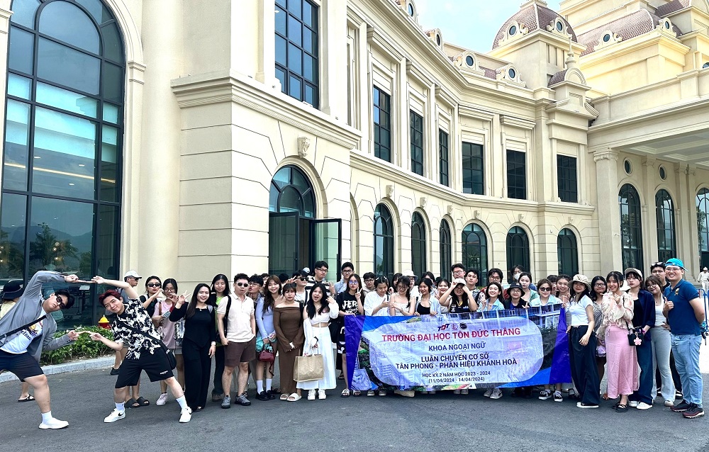 Đoàn sinh viên KNN tham quan và tham gia hoạt động Teambuilding tại Vinpearl Land Nha Trang