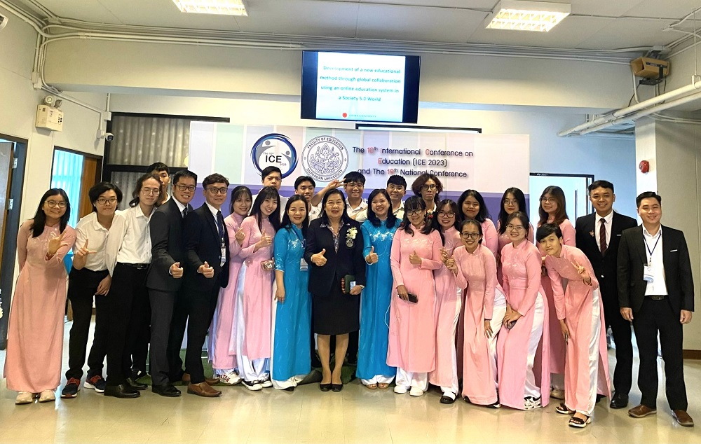 Đoàn giảng viên KNN cùng các đại diện Đại học Silpakorn chụp ảnh lưu niệm tại Hội thảo ICE 2023