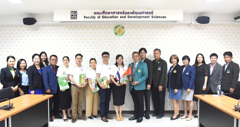 FFL lecturers on a working visit to Kasetsart Unvieristy.