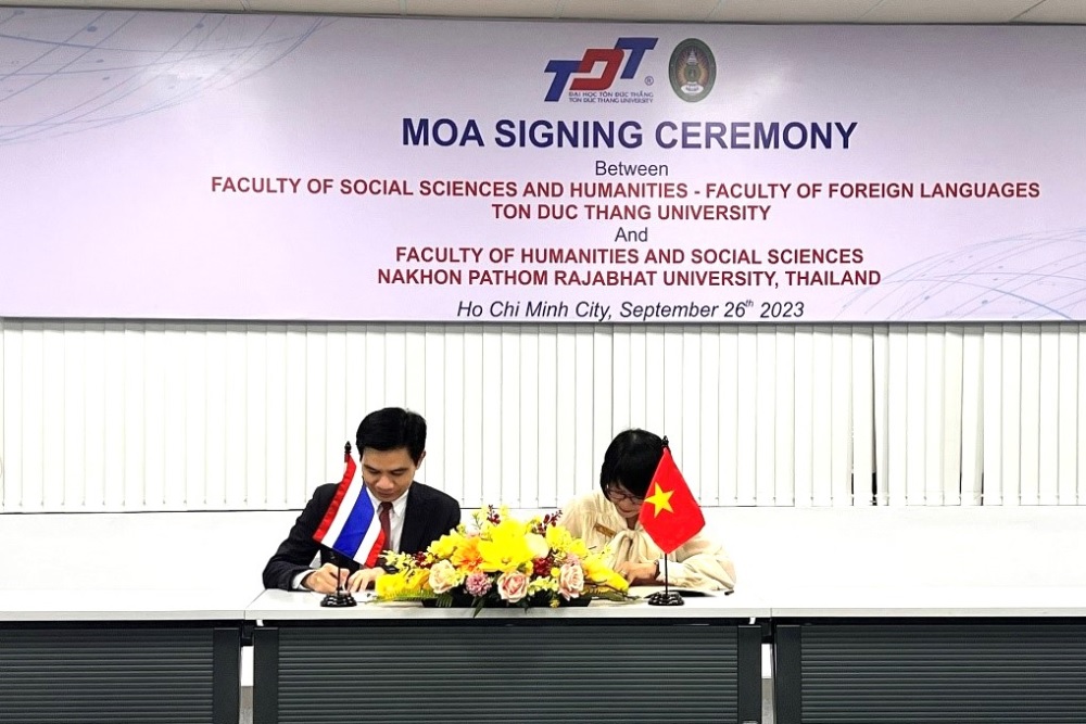 Ms. Phạm Thị Hà Thương and Dr. Nipon Chuamuangphan signed the MOA.
