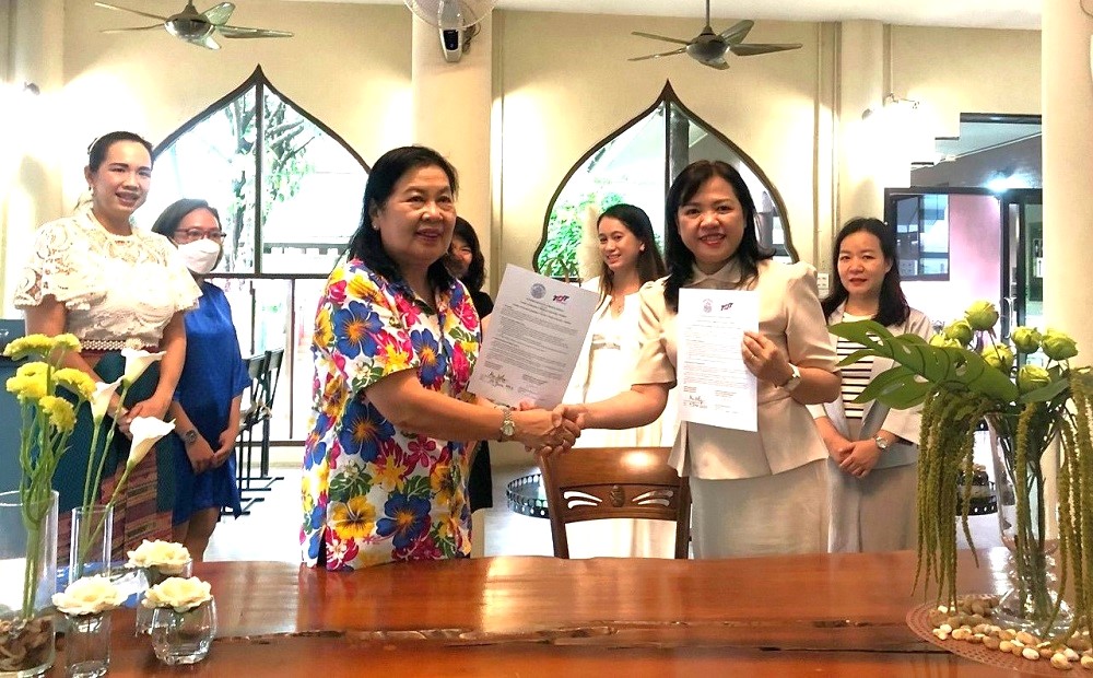 FFL delegation singing MOU with the Faculty of Education, Silpakorn University