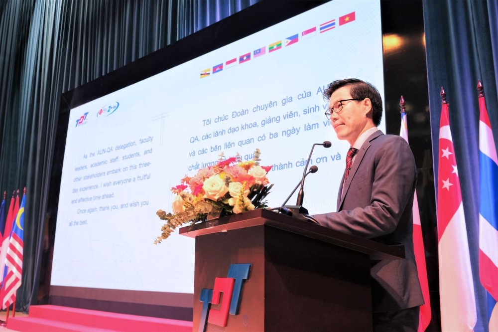 Dr. Tran Trong Dao – President of the University delivering a speech at the opening ceremony