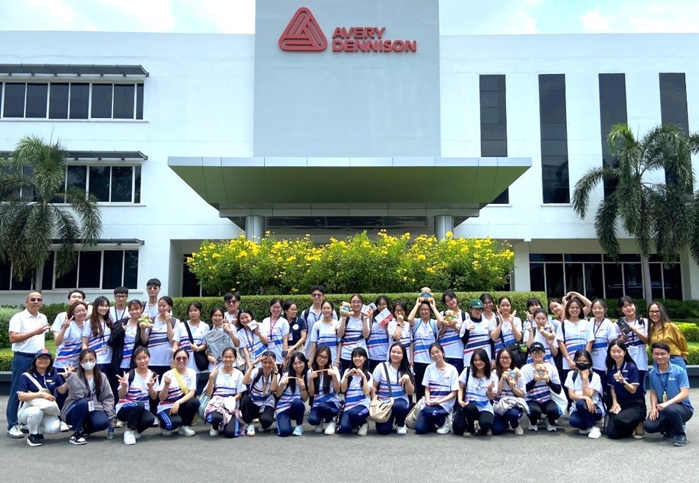 Students of Faculty of Foreign Languages, Ton Duc Thang University Embark on Field Trip to Avery Dennison RBIS Vietnam