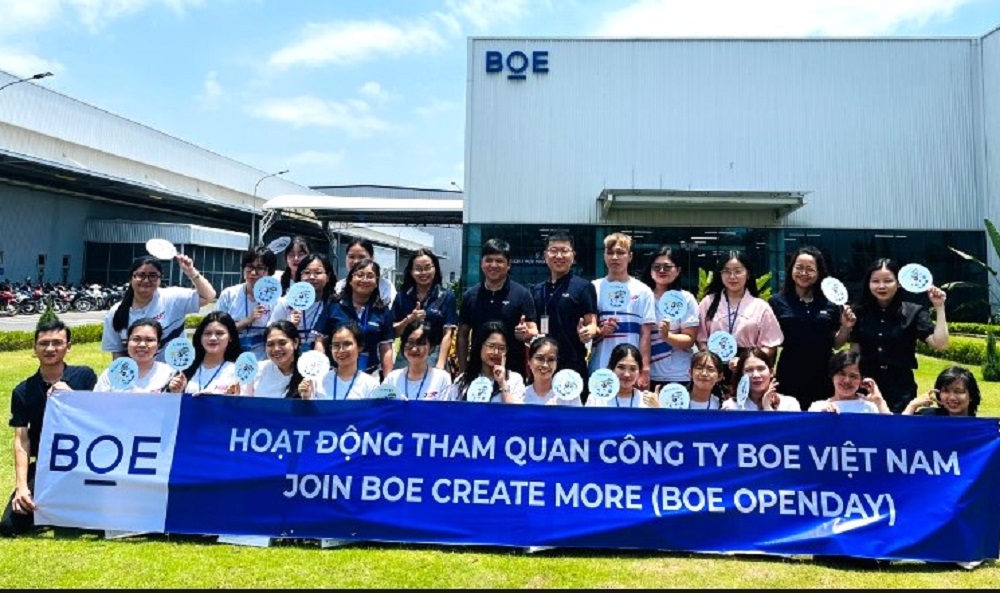 Enterprise and students at BOE Vision Technology Vietnam .