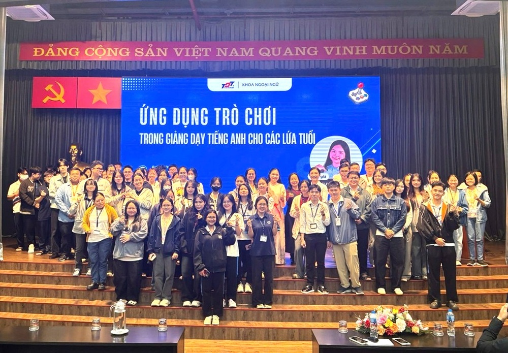 Faculty members and students taking a group photo with the speaker.
